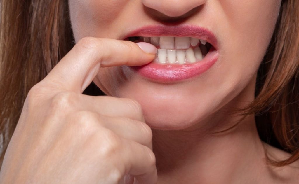 This is how it affects the health of our teeth moderating nails