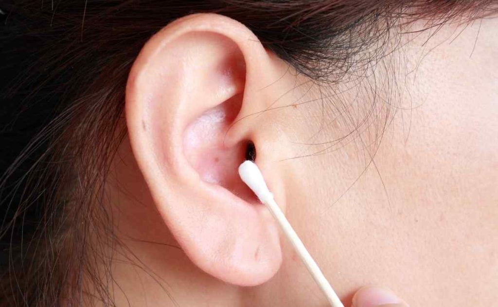 What will make this earwax on the ears?