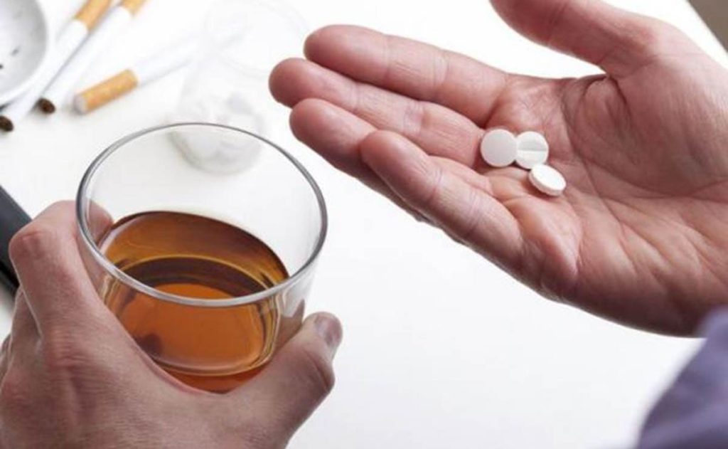 Problems with drinking alcohol and taking Paracetamol