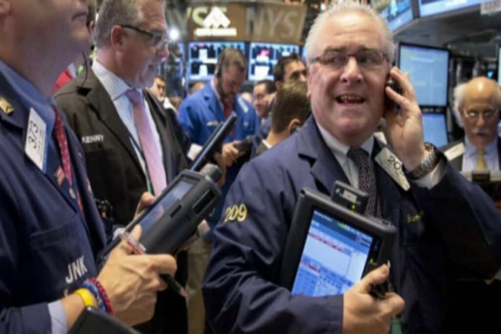 Short Sellers Earn Huge Profits As Stock Market Plummets