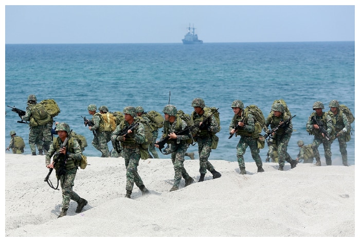 American and Filipino military drill